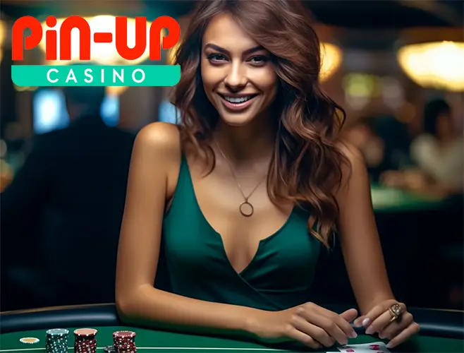 Усміхнена дівчина за гральним столом з фішками та картами на фоні ігрового залу Pin-Up